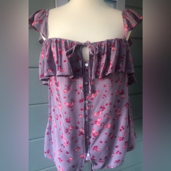 EXPRESS lavender floral ruffle front & sleeves can be Wear on or off shoulder. M - Picture 8 of 16